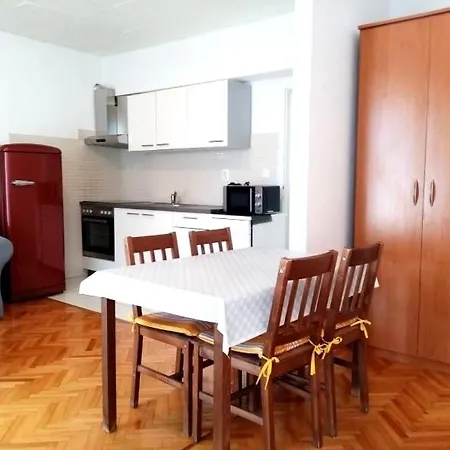 Jela Apartamento *