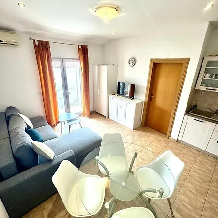 Apartment Jela *