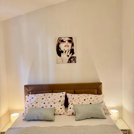 아파트 Jela
