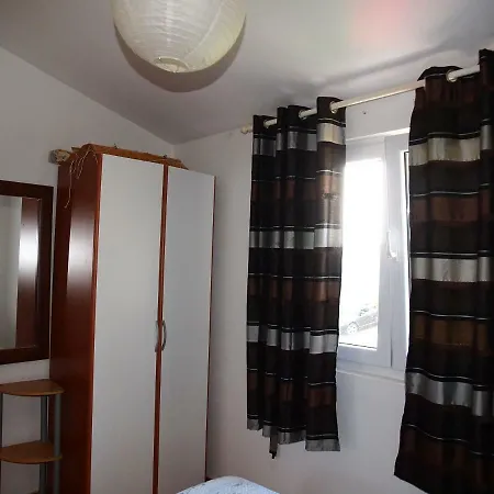 Jela Apartamento *