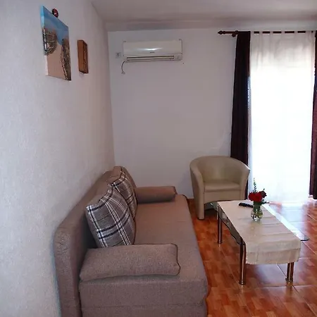 Jela Apartment *